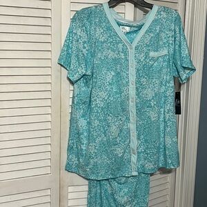 SELLING ARIA PIJAMAS FOR WOMEN SIZE XL SHORT SLEEVE NWT FLORAL COLOR